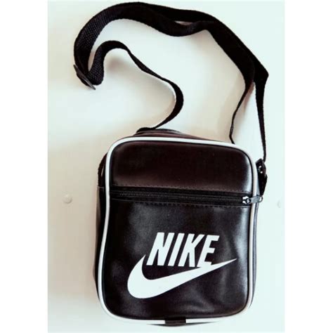 bolsa da nike lateral pequena|More.